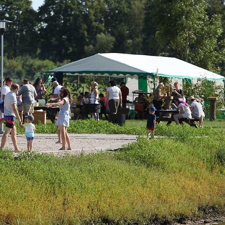 Karpu Dikis-Kempings Viesites Jaunmārupe Exteriér fotografie